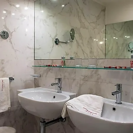 Ξενοδοχείο Universal Terme 4*