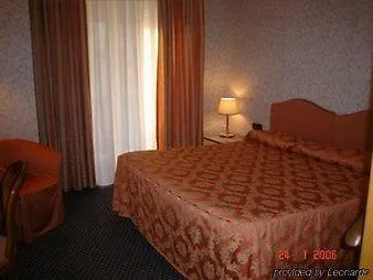 Universal Terme 4*