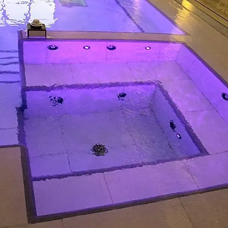 Universal Terme Ξενοδοχείο 4*