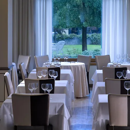 Universal Terme 4*