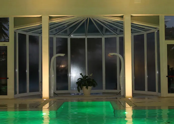 מלון Universal Terme 4*