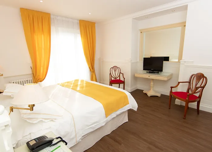 Universal Terme אבנו טרמה